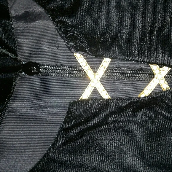 Jeweled neckline detailed Black Velvet dress - Picture 9 of 11